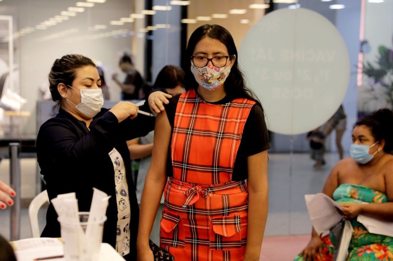 Vacinação nos shoppings encerra com mais de 102 mil doses de vacina contra Covid-19 aplicadas
