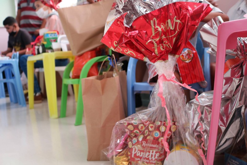 Crianças em tratamento na FCecon participam de atividade especial de Natal