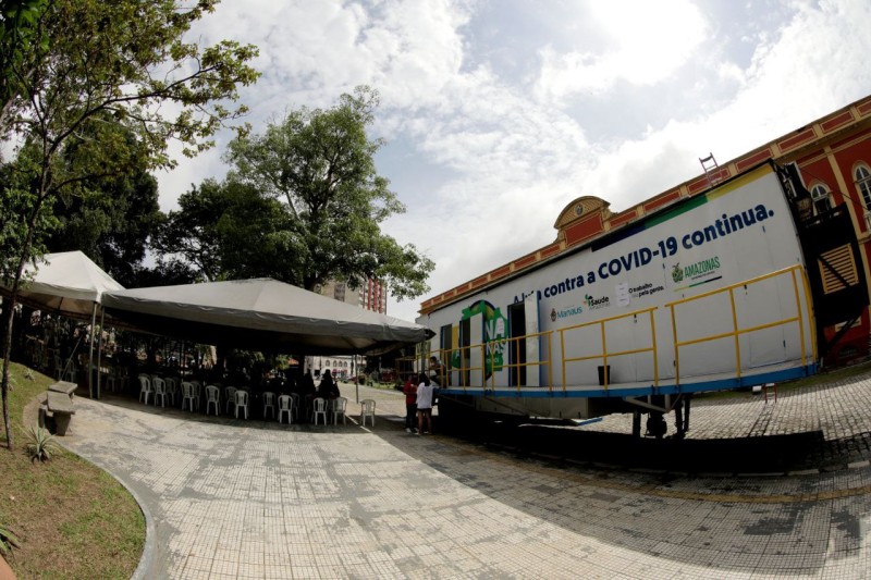 Carreta Vacina Amazonas alcança mais de 9,5 mil doses aplicadas na Praça Heliodoro Balbi