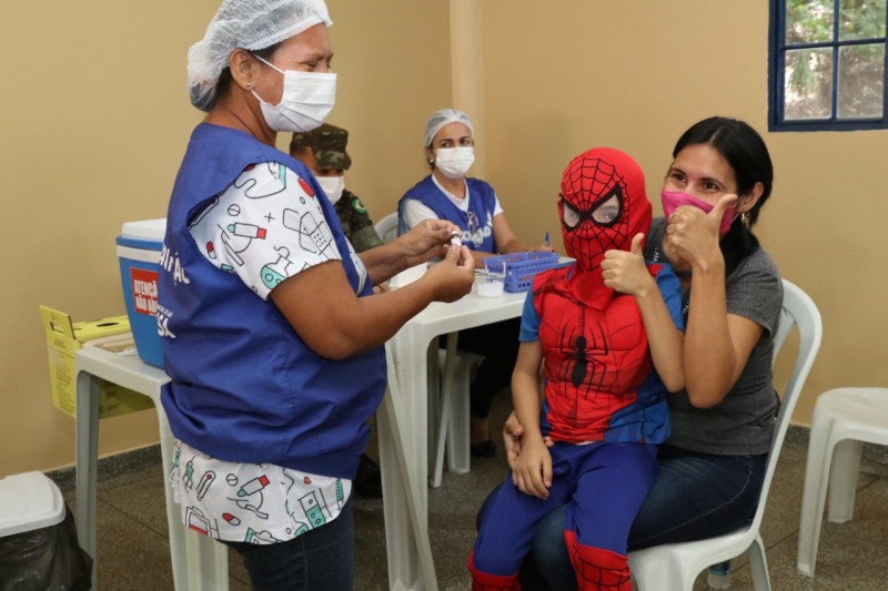 Com mais de 2 mil doses aplicadas em crianças no Amazonas, pais reforçam confiança na vacina contra a Covid-19