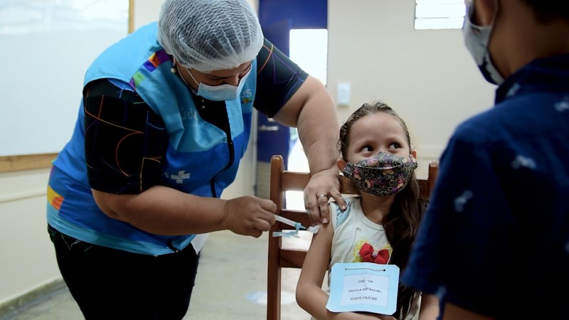 Governo do Amazonas incentiva vacinação de crianças com carona, espaços lúdicos e lanche para o público infantil