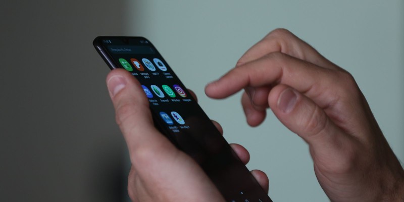 TSE formaliza acordo com 8 redes sociais para combater desinformação