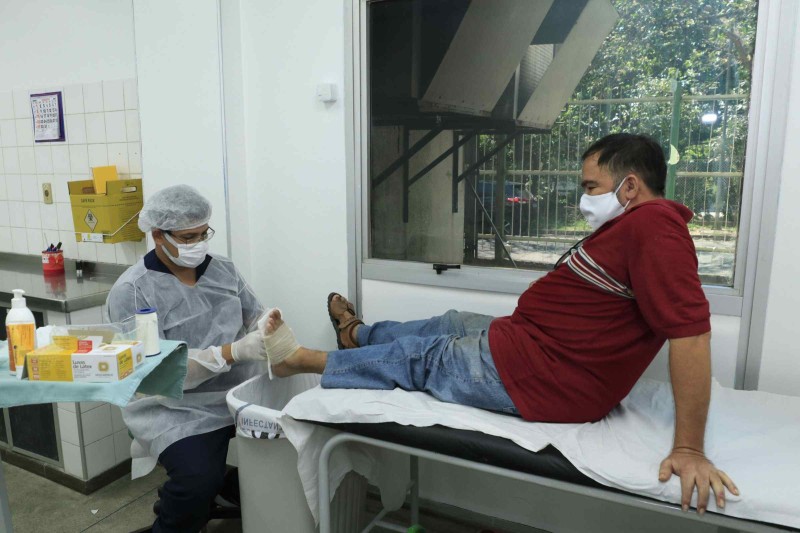 Pacientes diabéticos recebem atendimento multiprofissional no Programa Pé Diabético