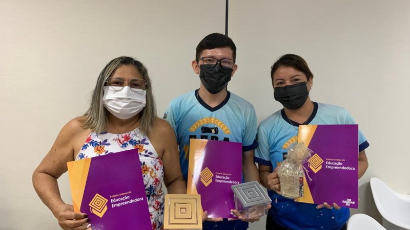 Professores da rede estadual em Parintins vencem prêmio de educação empreendedora do Sebrae