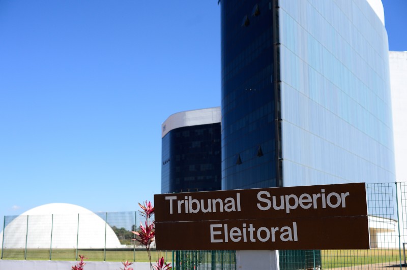 TSE aprova ajuste de calendário eleitoral e fiscalização nas eleições