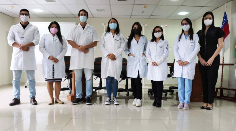 Oito médicos iniciam residência na Fundação Cecon