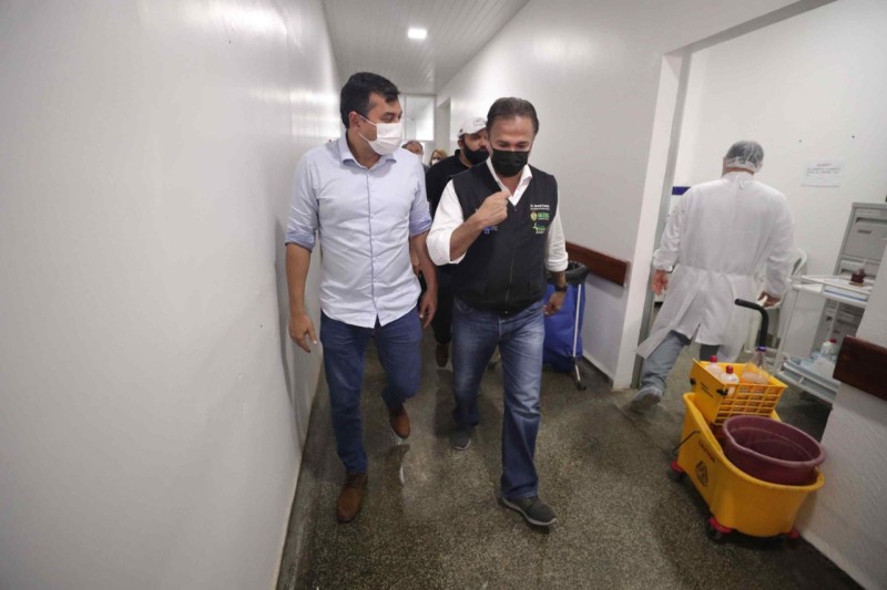 Governador Wilson Lima vistoria obras para implantação de leitos de UTI em Tefé