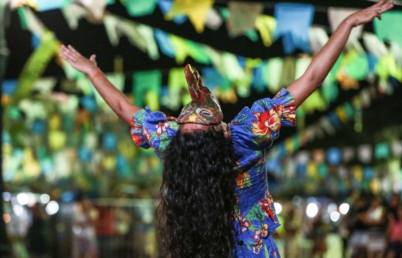 Com apoio do governo, exposição visa apresentar trajes juninos do passado e do futuro