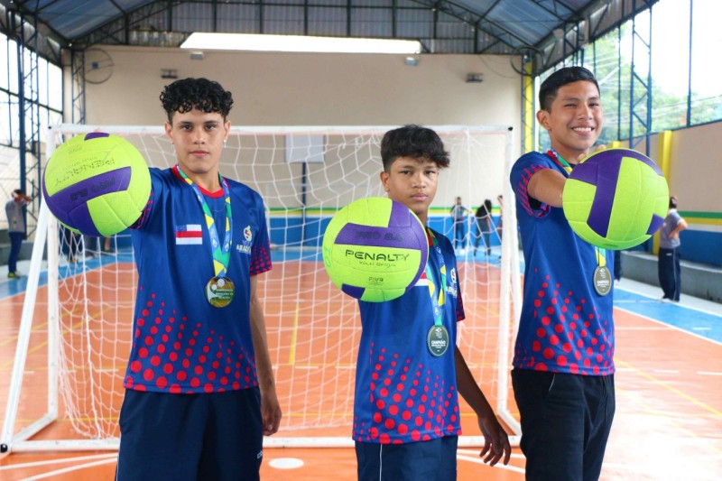 Integrantes da Seleção Amazonense de Vôlei, estudantes da rede estadual conquistam medalhas em campeonato brasileiro