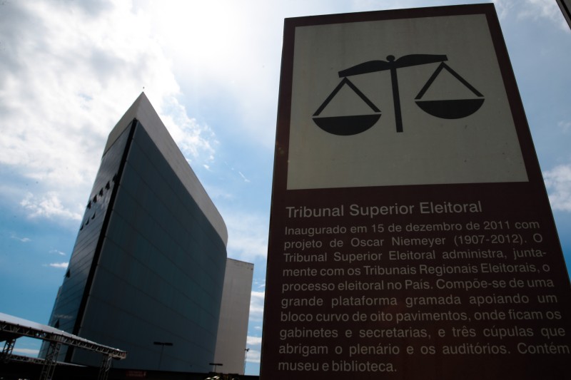 Câmara e TSE assinam termo para combater fake news nas eleições 2022