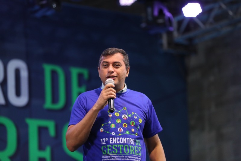 Wilson Lima anuncia a entrega de 17,5 mil chips de dados móveis a professores para ampliar acesso à internet