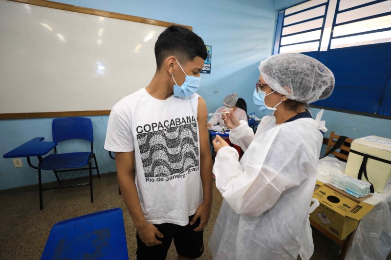 Dia do Jovem: Governo do Amazonas orienta sobre importância das vacinas durante a juventude