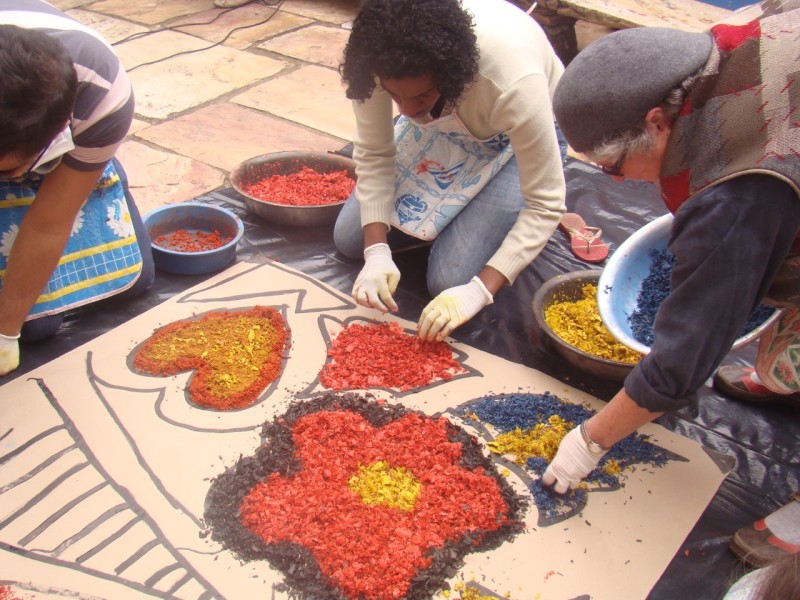 Faop contribui mais uma vez com a montagem de tapetes de serragem na Semana Santa em Ouro Preto