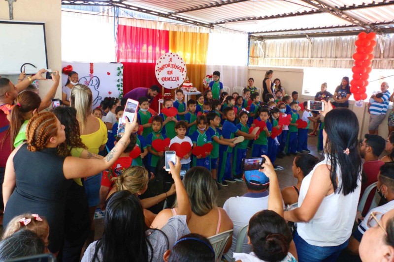‘Dia da Família na Escola’ tem feira de profissões e apresentações culturais de estudantes