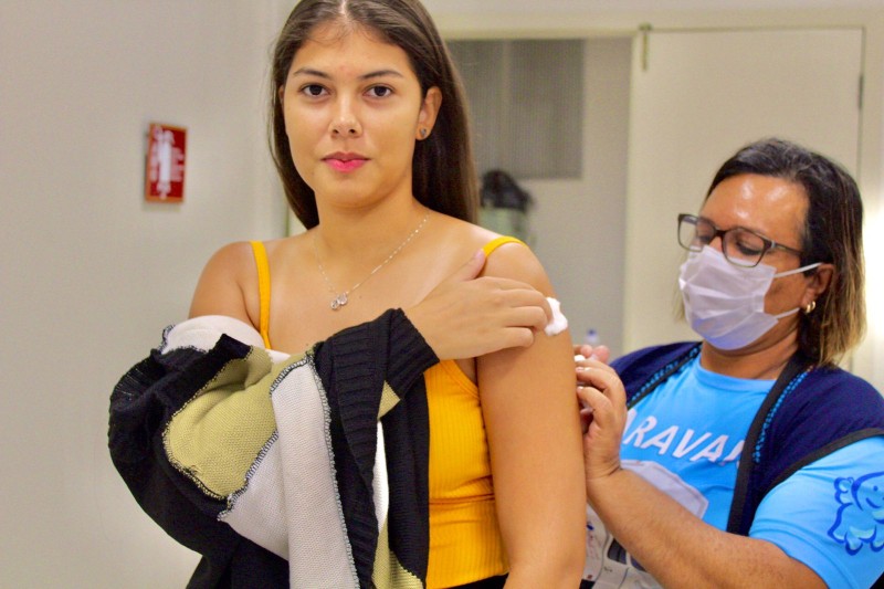 Servidores do Iapen são vacinados contra influenza, tríplice viral e covid-19