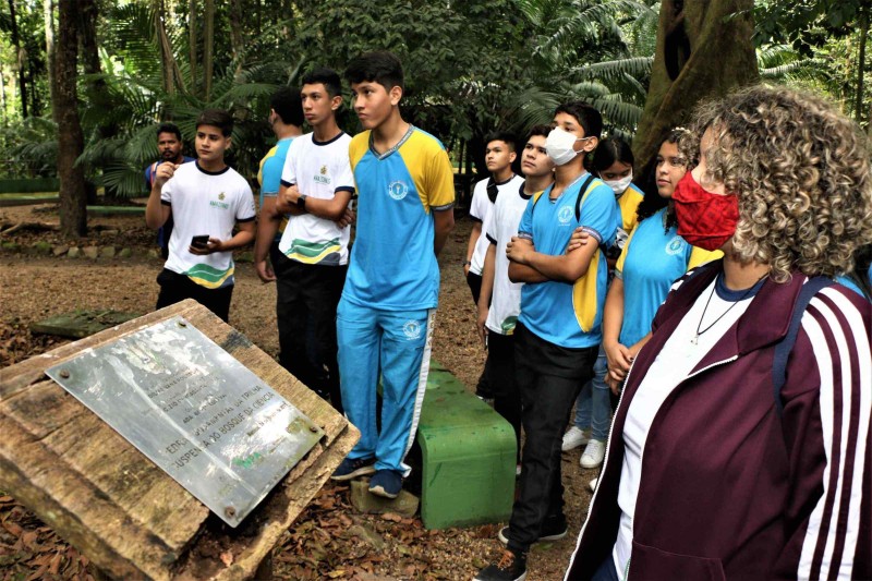 Estudantes de escola estadual visitam o Bosque das Ciências pelo Programa Ciência na Escola