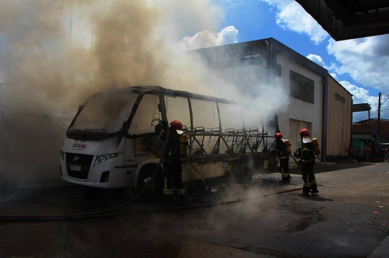 Após onda de ataques, aulas são suspensas em Manaus