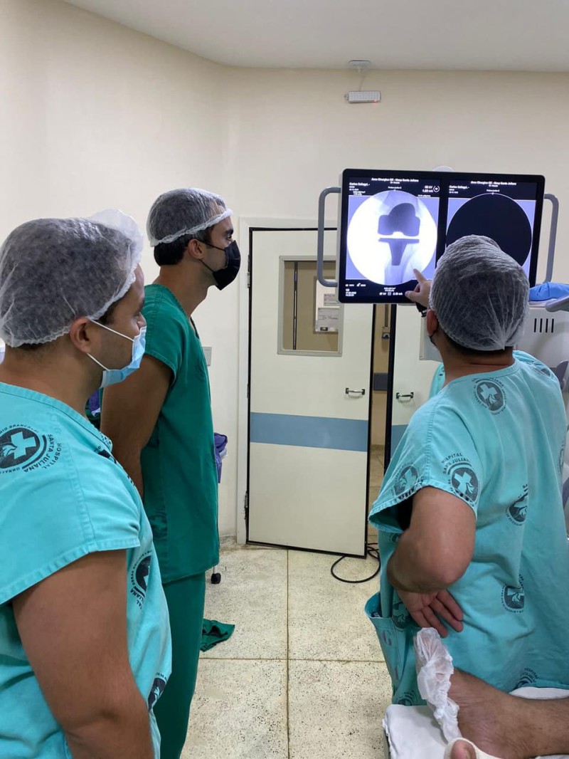 Pacientes passam por cirurgia para implante de próteses nos joelhos em Rio Branco