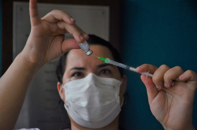 Acre aplica 4ª dose da vacina contra covid-19 em pessoas acima de 40 anos