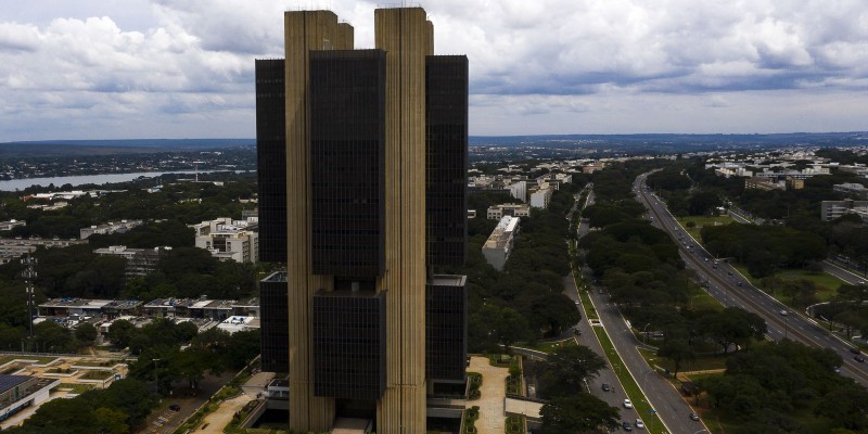 Relator vota contra autonomia do BC, mas vista adia julgamento no STF