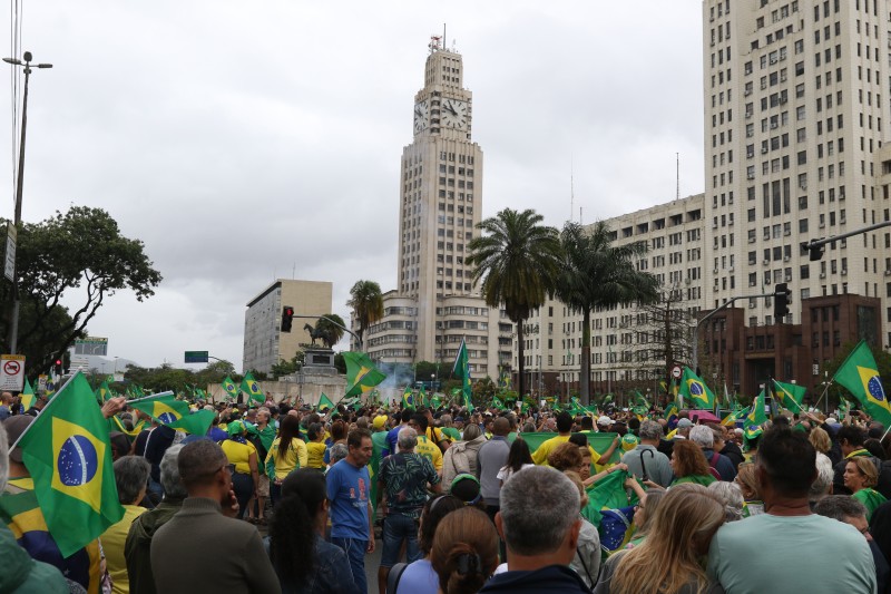 Manifestantes protestam contra resultado das urnas