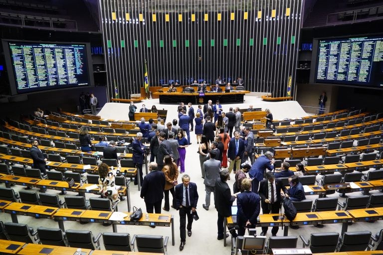 Câmara pode votar nesta quarta-feira projeto que cria estatuto de simplificação de obrigações tributárias