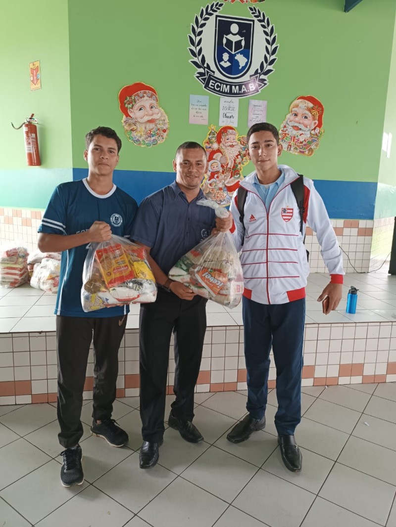 Alunos de Cruzeiro do Sul arrecadam mais de 2 toneladas de alimentos e incentivam doação de sangue
