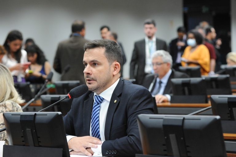 Proposta isenta os policiais militares do pagamento de despesas judiciais