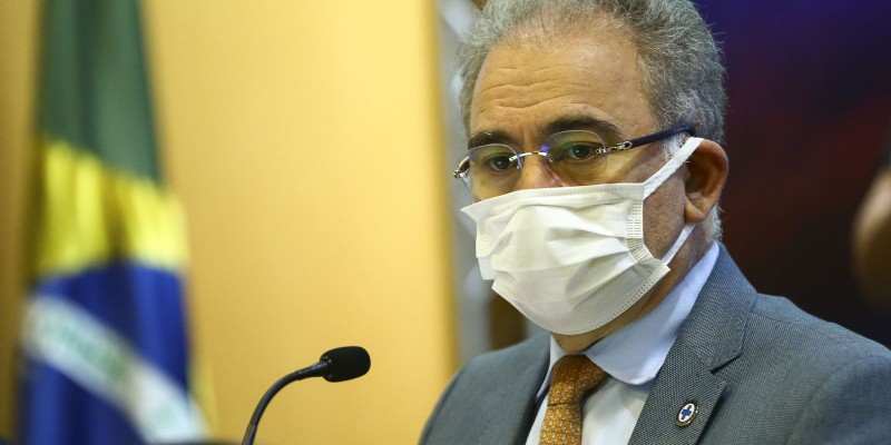 Avião com 1,5 milhão doses de vacina chega amanhã, diz ministro