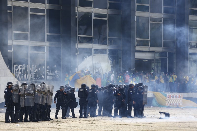 Moraes proíbe a entrada de ônibus com manifestantes no DF