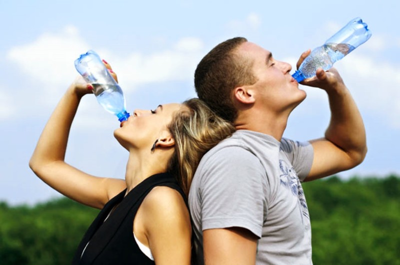 Biomédica dá dicas para aproveitar o verão com segurança