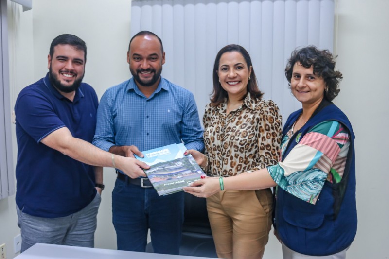 Governadora em exercício Mailza visita Fundhacre e reafirma compromisso do Estado com a saúde pública