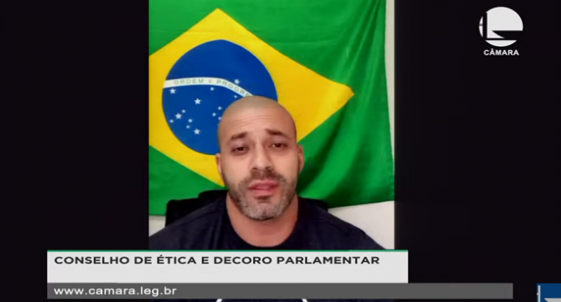 Relator recomenda suspensão de quatro meses a Daniel Silveira