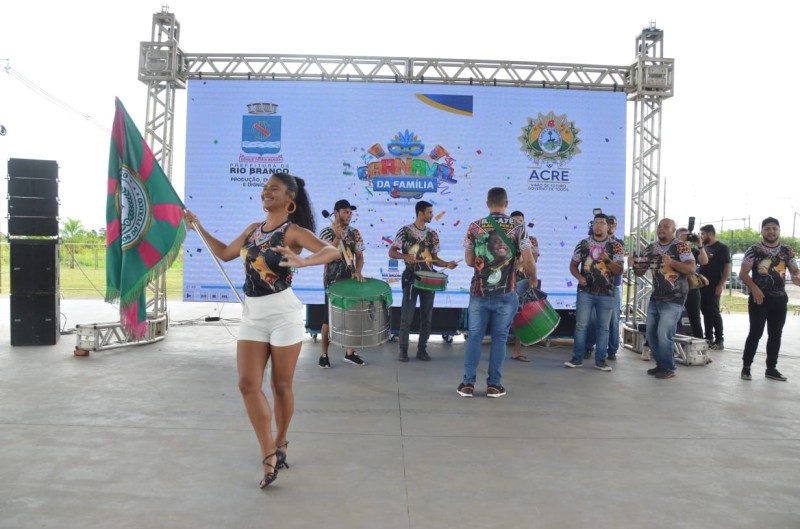 Carnaval de Rio Branco começa com escolha da Realeza e entrega da chave da cidade no Arena da Floresta