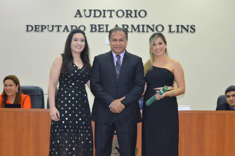 Fundação Hospital Adriano Jorge forma 19 novos médicos