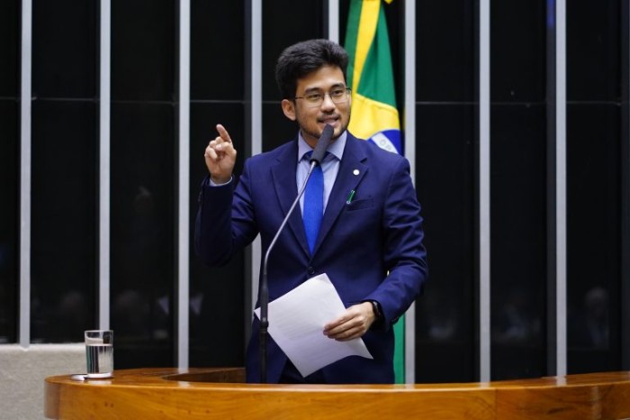 Projeto pune com prisão quem incentivar ou permitir mudança de sexo em crianças e adolescentes