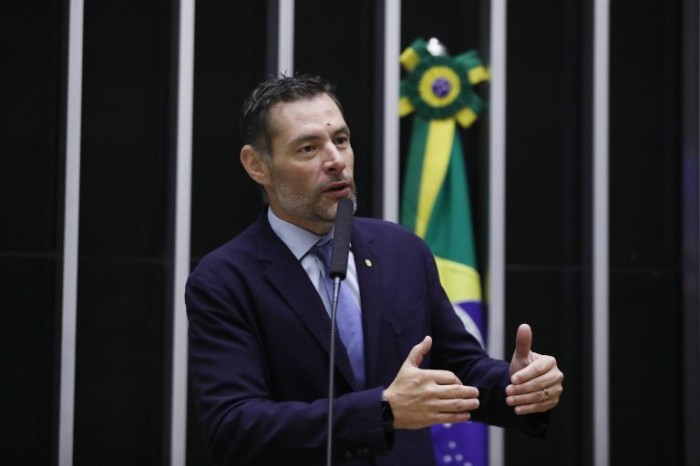 Projeto fixa direito de filho de pais separados conviver com pessoas com quem têm vínculo afetivo