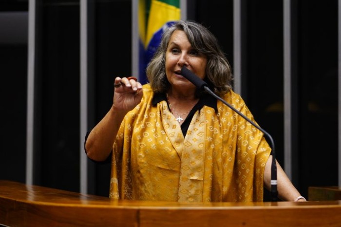 CCJ aprova inclusão do nome de Dulcina de Moraes no Livro dos Heróis e Heroínas da Pátria