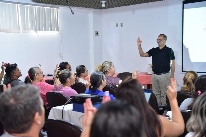 Saúde do Acre inicia curso básico de Libras a profissionais do Hosmac