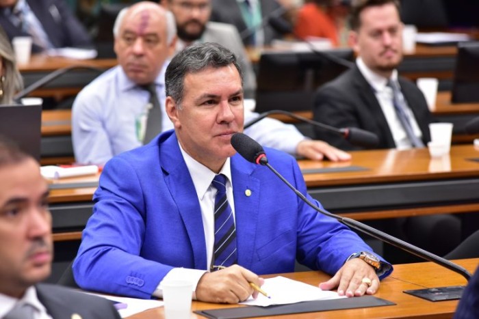 Projeto proíbe multa de trânsito por desrespeito a rodízio municipal para veículos de outras cidades