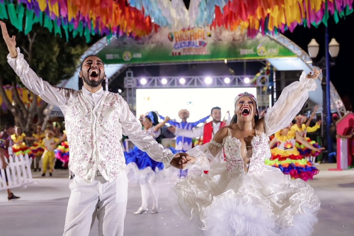 Concurso de quadrilhas encanta o público na segunda noite de Arraial Cultural