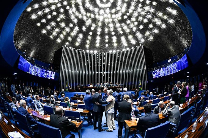 Senado pode votar suspensão de decretos de saneamento e regras para empréstimos