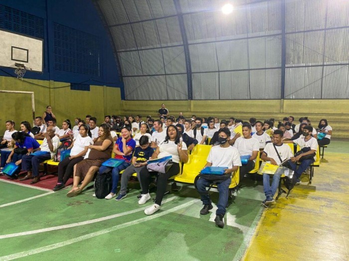 Com apoio do Governo do Amazonas, alunos e professores participam de curso sobre educação financeira 