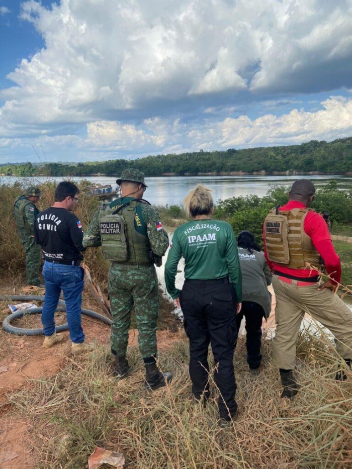 Ipaam atende ocorrência de tombamento de carreta que transportava combustível na Transamazônica