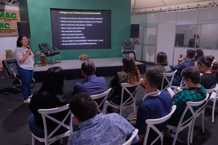 Bioeconomia é tema de debate no estande da Semapi na Expoacre