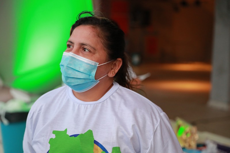 “O mundo está nas nossas mãos”, diz voluntária na campanha Vacina Amazonas