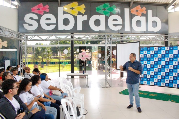 Governo do Acre debate inovação tecnológica com empresários juniores da Ufac