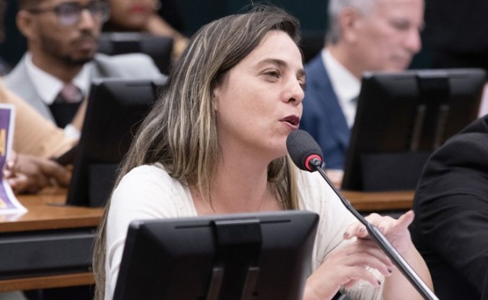 Comissão aprova realocação de empregados de estatais do setor elétrico privatizadas