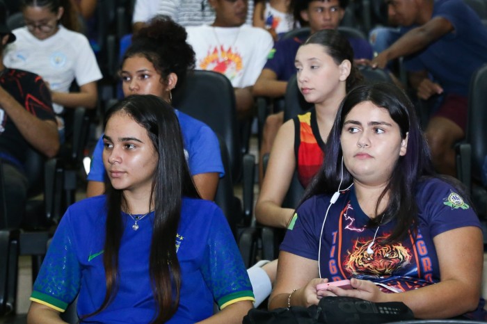 Governo se reúne com fazedores de cultura que se apresentarão na Expoacre Juruá