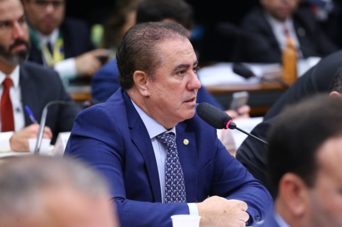 Projeto impede cobrança de taxa extra por intérprete de Libras na formação de condutores